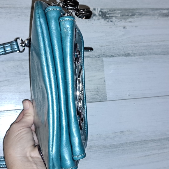 1107 Victoria Roberts Small Crossbody - Picture 6 of 12